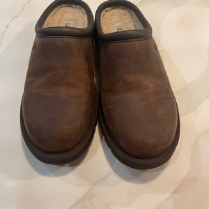 UGGS chocolate brown indoor/outdoor slippers.